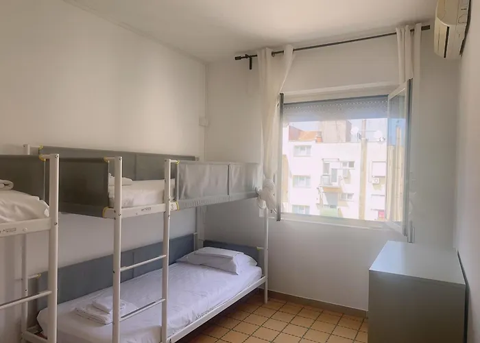 Hostel Lisa House *