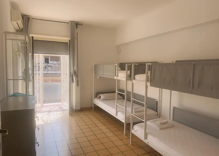 Hostel Lisa House *
